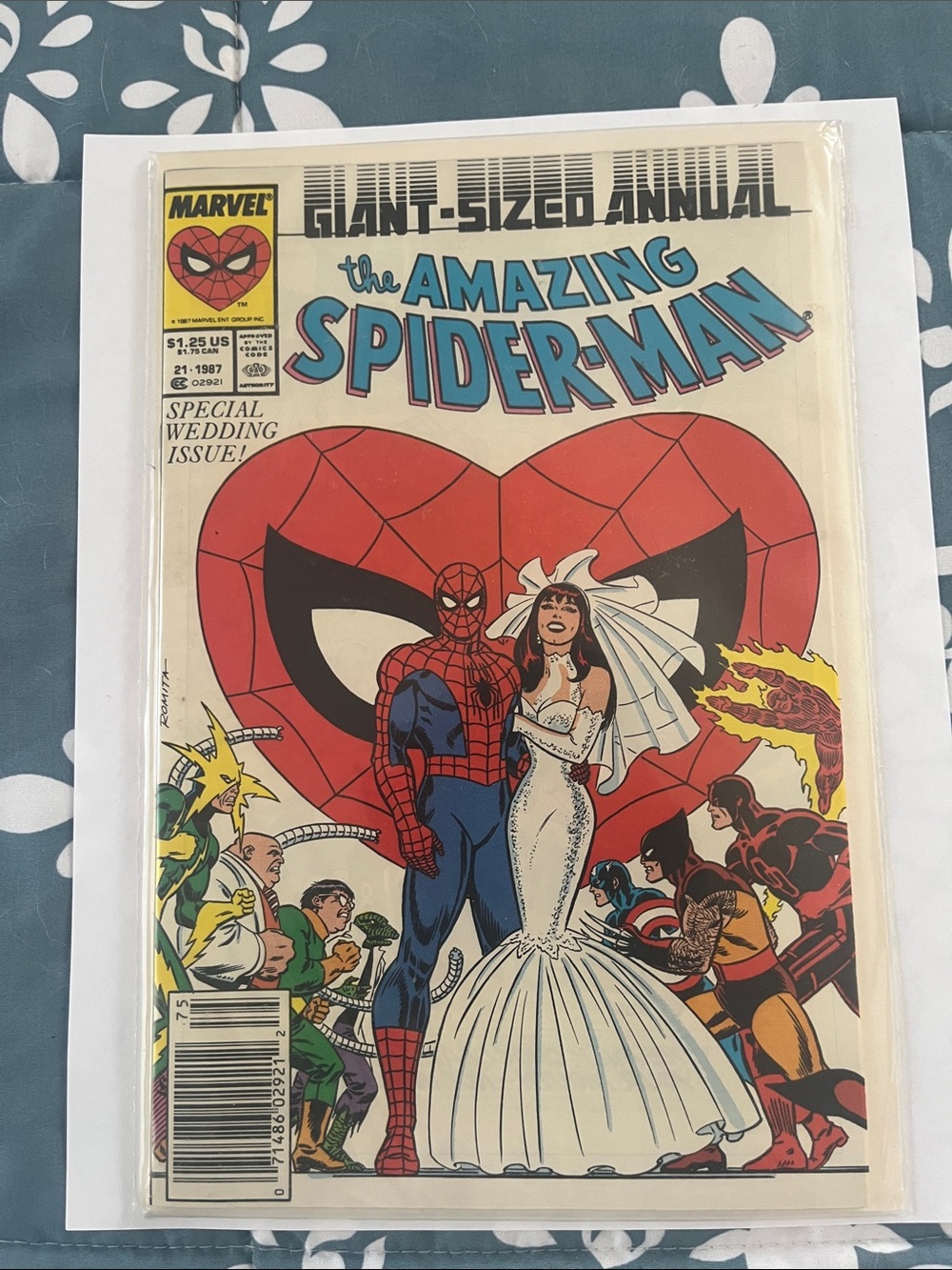 Marvel The Amazing Spider-Man Wedding Issue Quilt Cover - Red, Blue, White